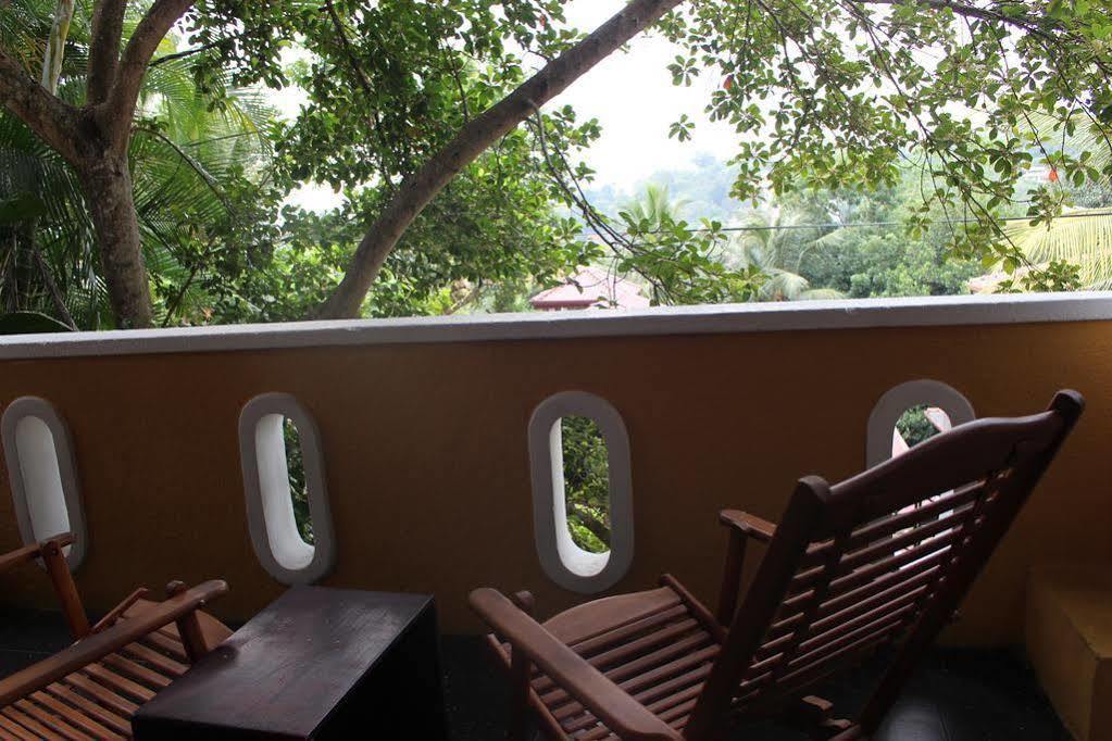 Alex Home Stay แคนดี้ ภายนอก รูปภาพ