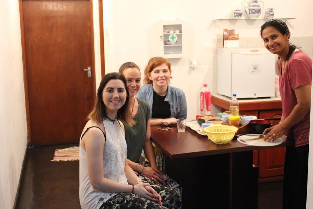 Alex Home Stay แคนดี้ ภายนอก รูปภาพ